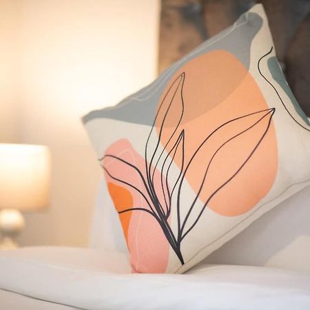 Fantastic 1 Bed Apartment In Crawley Ngoại thất bức ảnh
