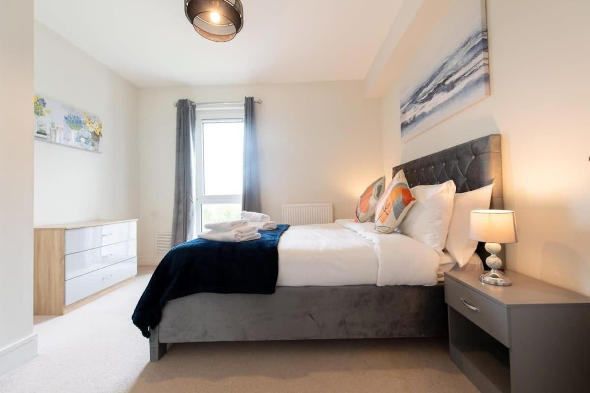 Fantastic 1 Bed Apartment In Crawley Ngoại thất bức ảnh
