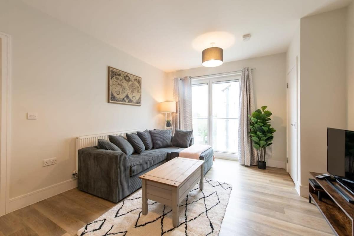 Fantastic 1 Bed Apartment In Crawley Ngoại thất bức ảnh