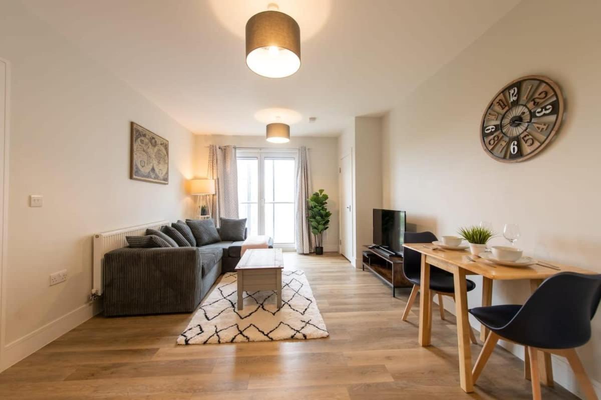 Fantastic 1 Bed Apartment In Crawley Ngoại thất bức ảnh