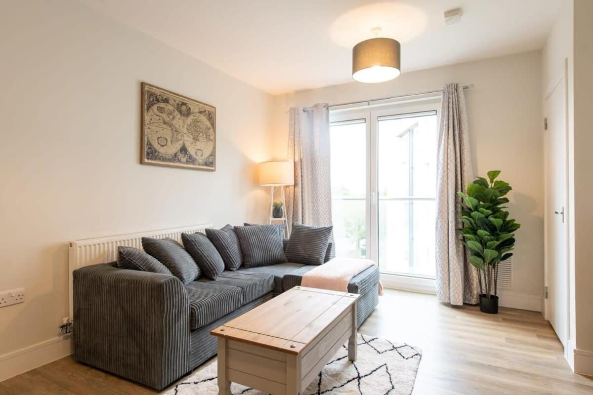 Fantastic 1 Bed Apartment In Crawley Ngoại thất bức ảnh