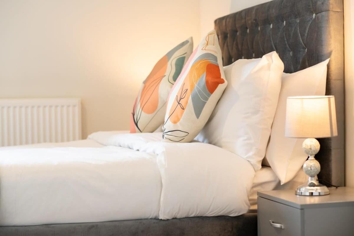 Fantastic 1 Bed Apartment In Crawley Ngoại thất bức ảnh