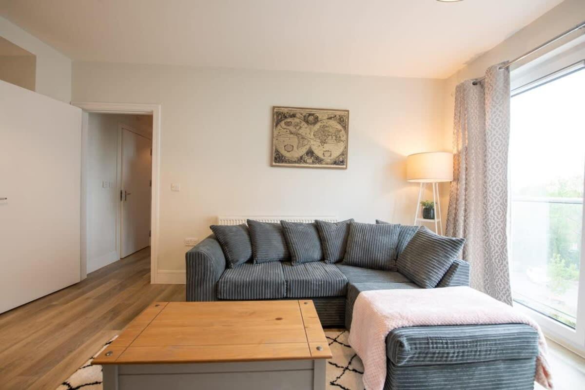 Fantastic 1 Bed Apartment In Crawley Ngoại thất bức ảnh