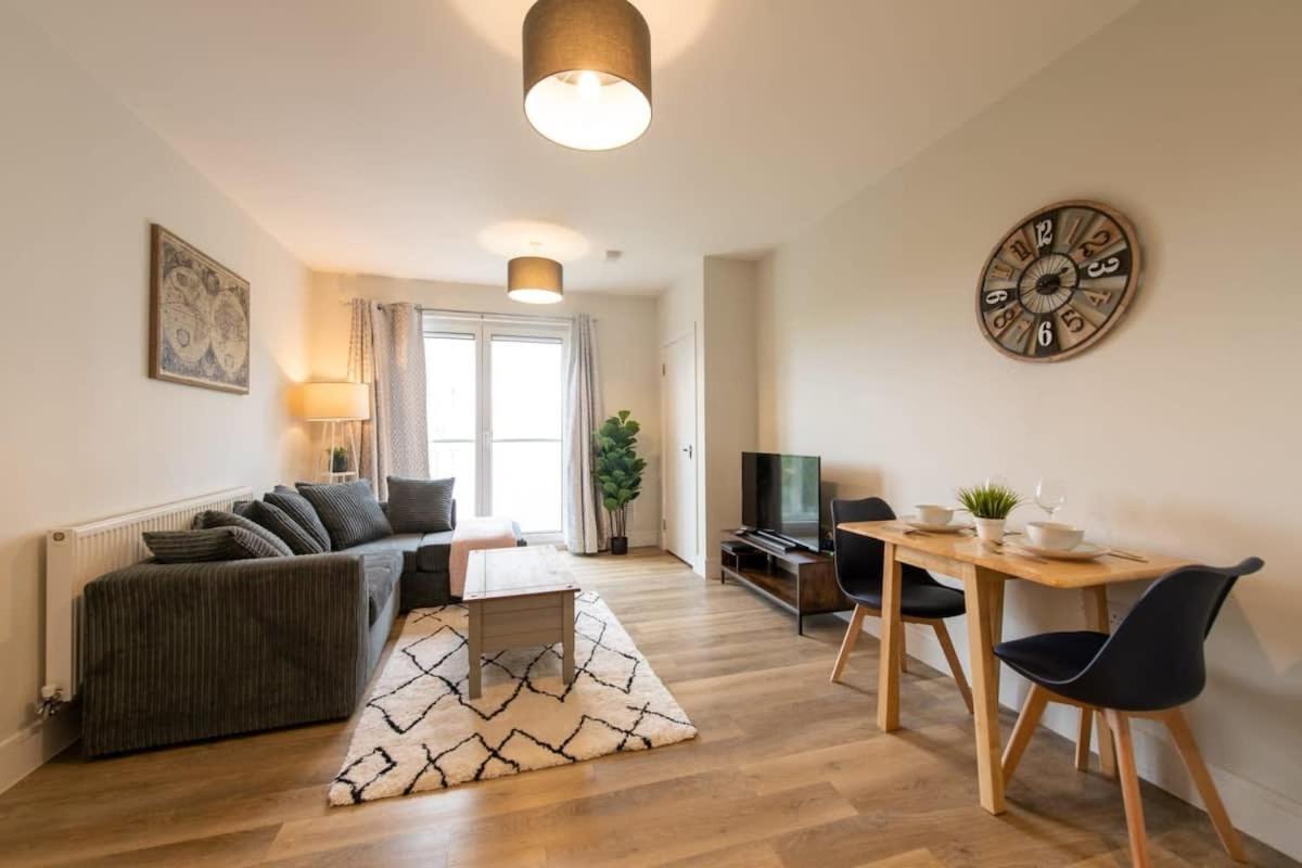 Fantastic 1 Bed Apartment In Crawley Ngoại thất bức ảnh