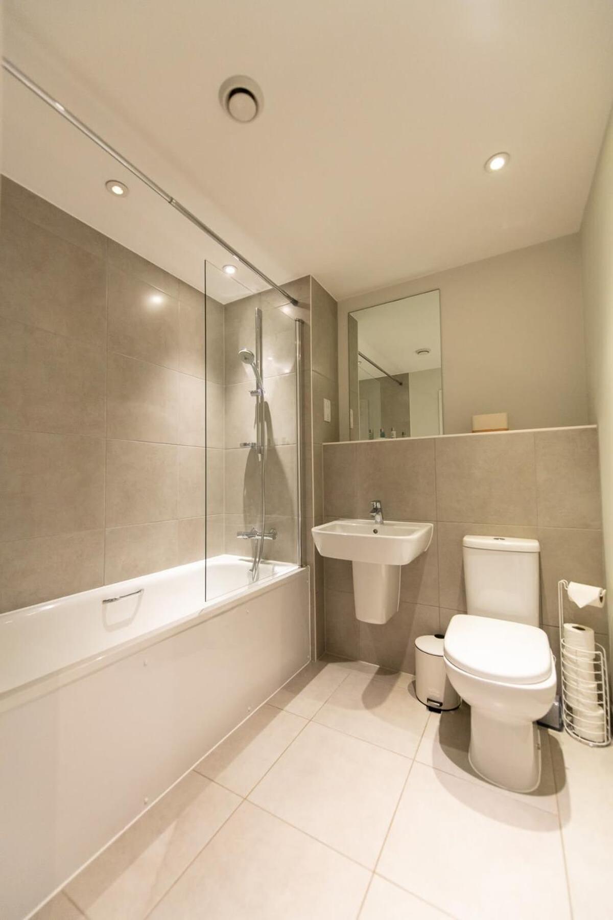 Fantastic 1 Bed Apartment In Crawley Ngoại thất bức ảnh